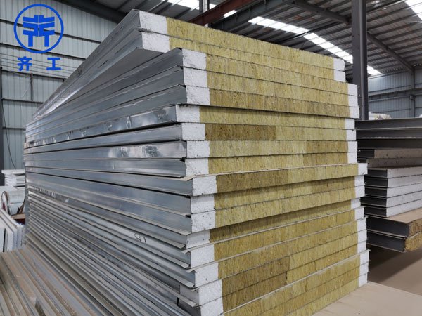 彩鋼瓦夾心巖棉板(彩鋼復(fù)合巖棉板) 彩鋼瓦夾心巖棉板(彩鋼復(fù)合巖棉板)